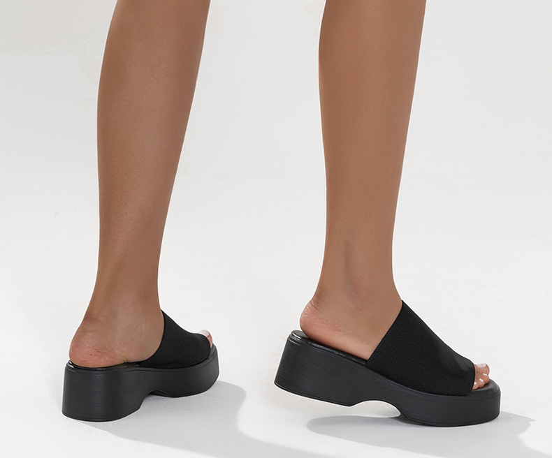 2023 Großhandel Flying Girl Hausschuhe Oberbekleidung Sommermode Lässig Bequem Muffin One Word Mittlerer Absatz Dickbesohlte Sandalen und Hausschuhe_voghion.com