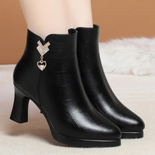 女鞋秋冬短靴新款加绒皮鞋尖头高跟靴子配裙子气质中年妈妈鞋棉鞋