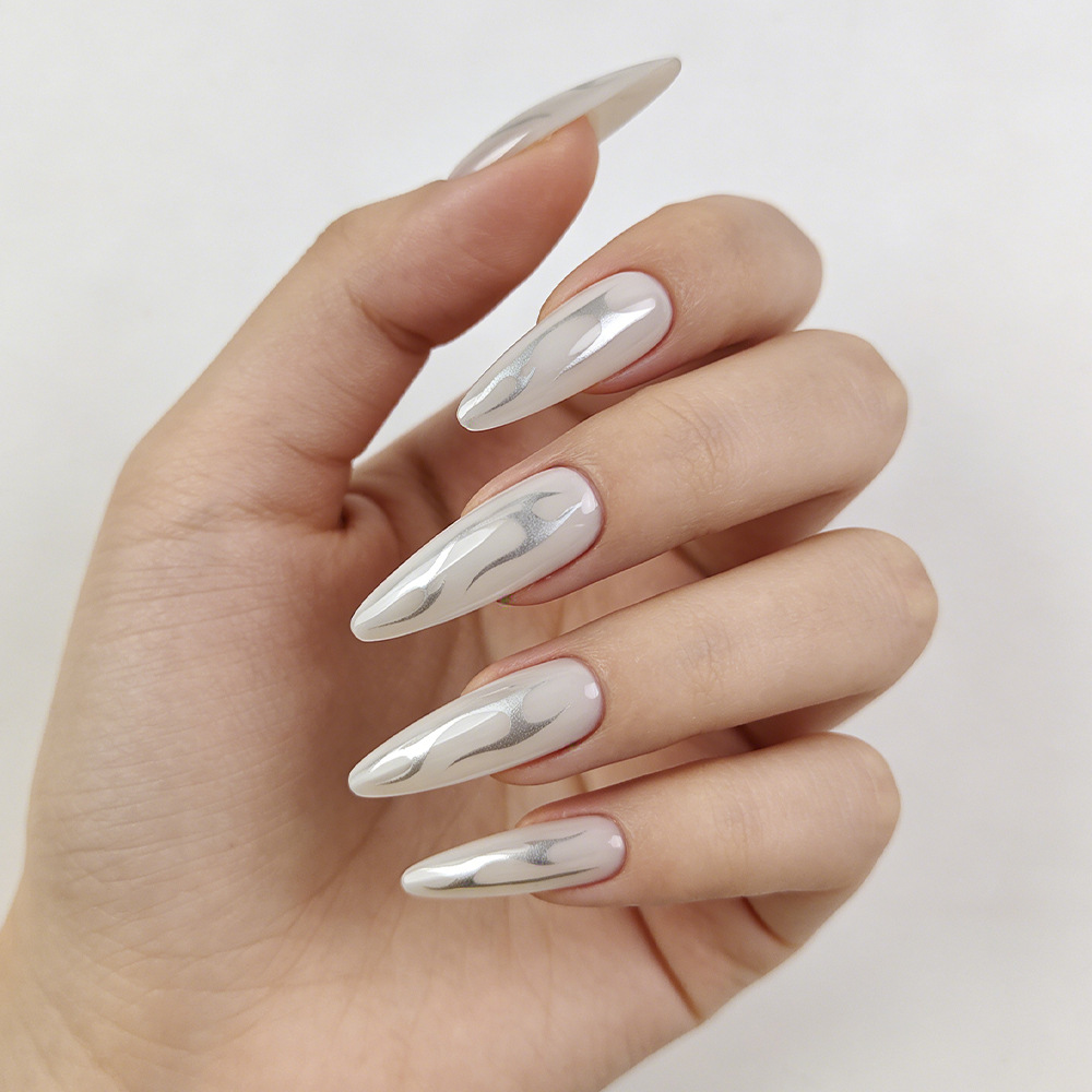 Ventas transfronterizas más populares de plata flame fluye brillante manicura Cool Sha atractivo largo desgaste de uñas 24 piezas de parche de uñas falsas