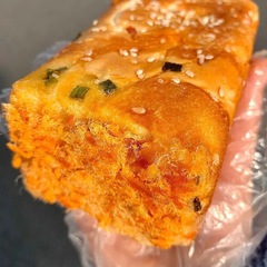 ネギの肉の松のパンの栄養の朝食のペーストのサンドイッチのチーズの巻きの包みのお菓子の心の食欲を解消します。