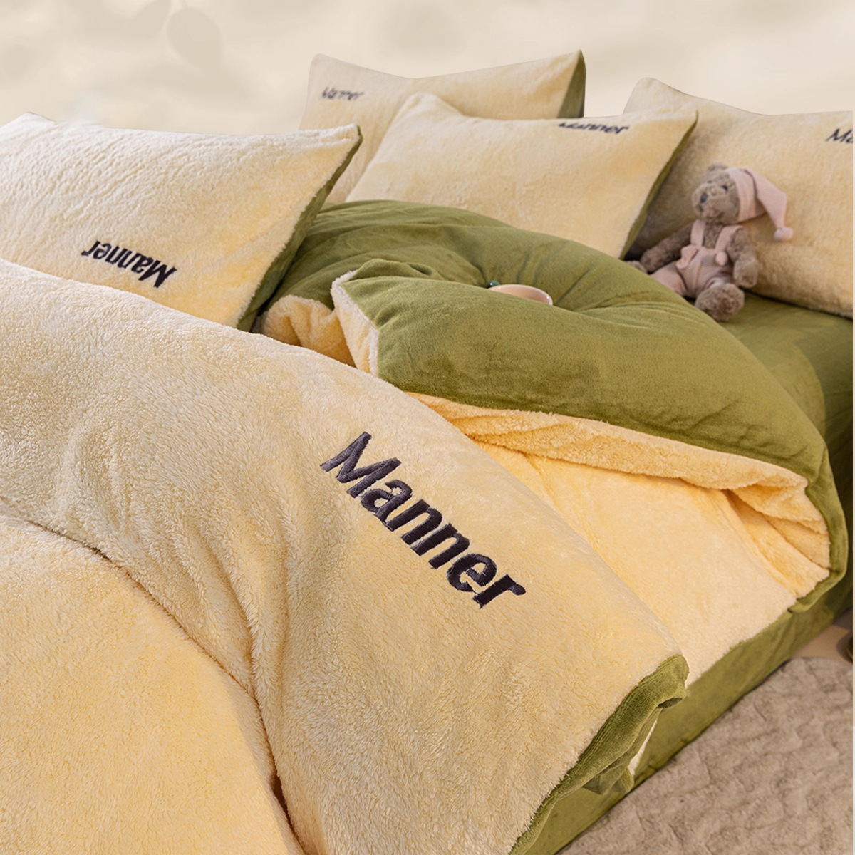 Thickened Bed Milk Velvet Four-Piece Set, Simple Warm Coral Velvet Bed Sheetss and Quilt Cover Three-Piece Winter Bedding Set