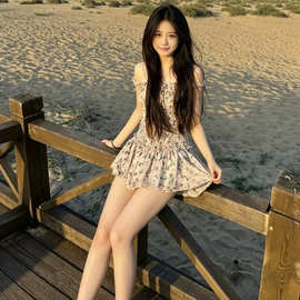 温柔风一字肩碎花连衣裙女夏纯欲气质修身显瘦收腰小个子绝美短裙