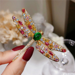 フランスの超フラッシュピンの緑の玉髄の質感の七色のジルコンのトンボのブローチの胸の花の女性の気質のオーバーのセーターの装飾