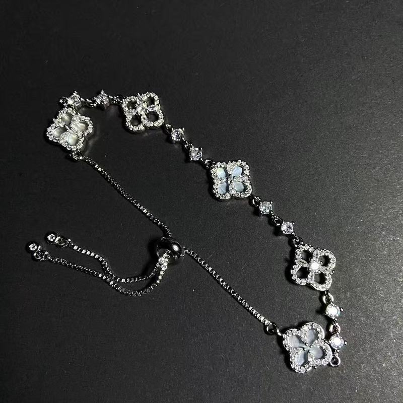 锆石菱形花朵镂空可调节手链小众轻奢高级感手环绝美氛围感手饰女|undefined
