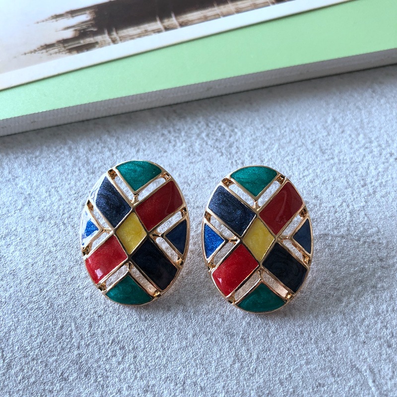 Nihaojewelry Jewelry Wholesale Contrast Color Resin Drip Glaze Geometric Stud Earrings display picture 9