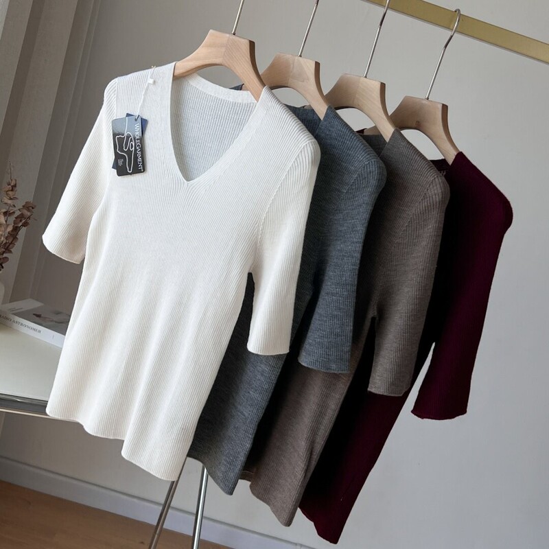 100% Yangtze Yarn Superfine Merino Wool Seamless Thin V-Neck Short-Sleeve Knit T-Shirt for Women