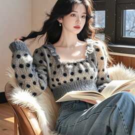 ***撤柜小个子慵懒超好看奶呼呼软糯灰色波点印花方领毛衣女冬