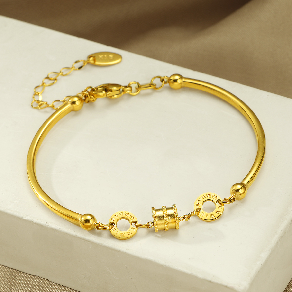 Elbow Small Waist Bracelet Women's 2024 New Light Luxury Niche 18k Golden Retro Exquisite Roman High-end Bracelet