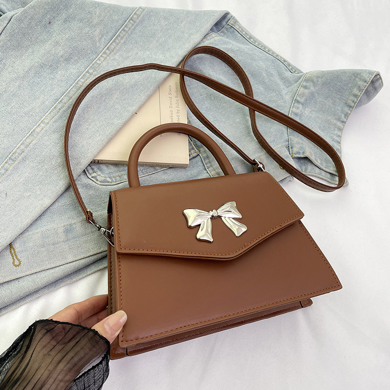 Arco de moda de verano 2025 hermoso nuevo estilo ocio de estilo extranjero suave portátil de hombro mochila pequeña bolsa de mujer