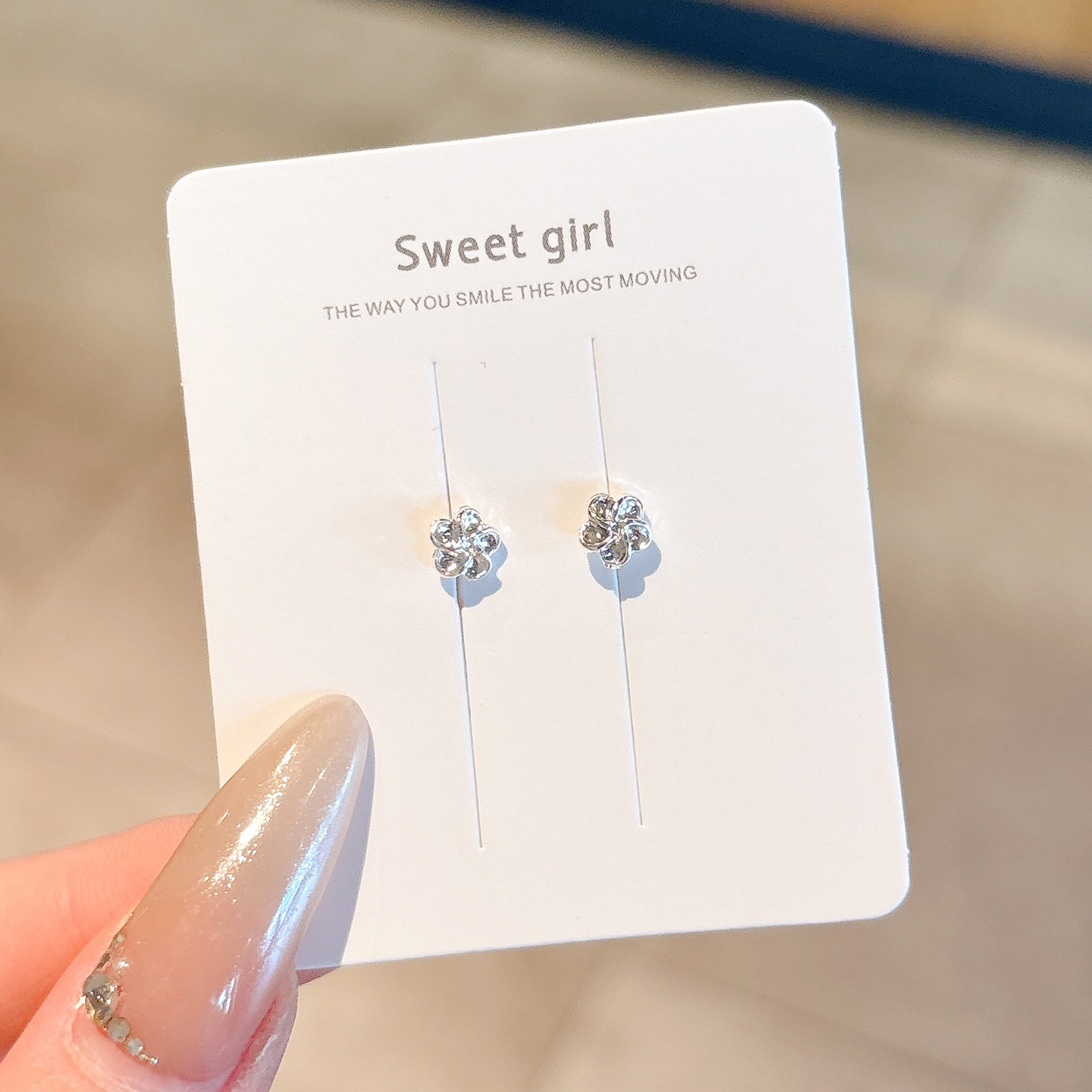 Pendientes de aleación Pendientes de alta calidad de perlas para mujer Pendientes exagerados de temperamento de lujo ligero coreano Pendientes largos con borlas al por mayor