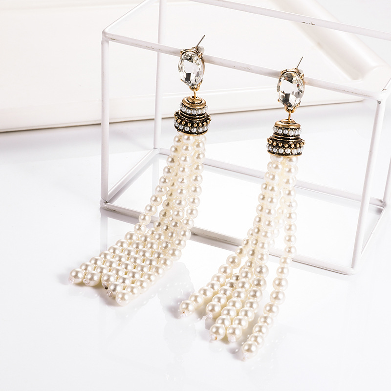 European And American Pearl Tassels Diamond Long Symmetrical Earrings display picture 1