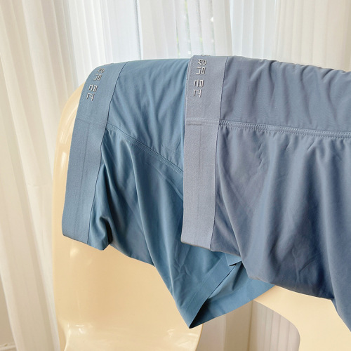 Summer ultra-thin ice silk men's underwear, men's boxer briefs, comfortable and breathable one-piece seamless solid color student boxer briefs