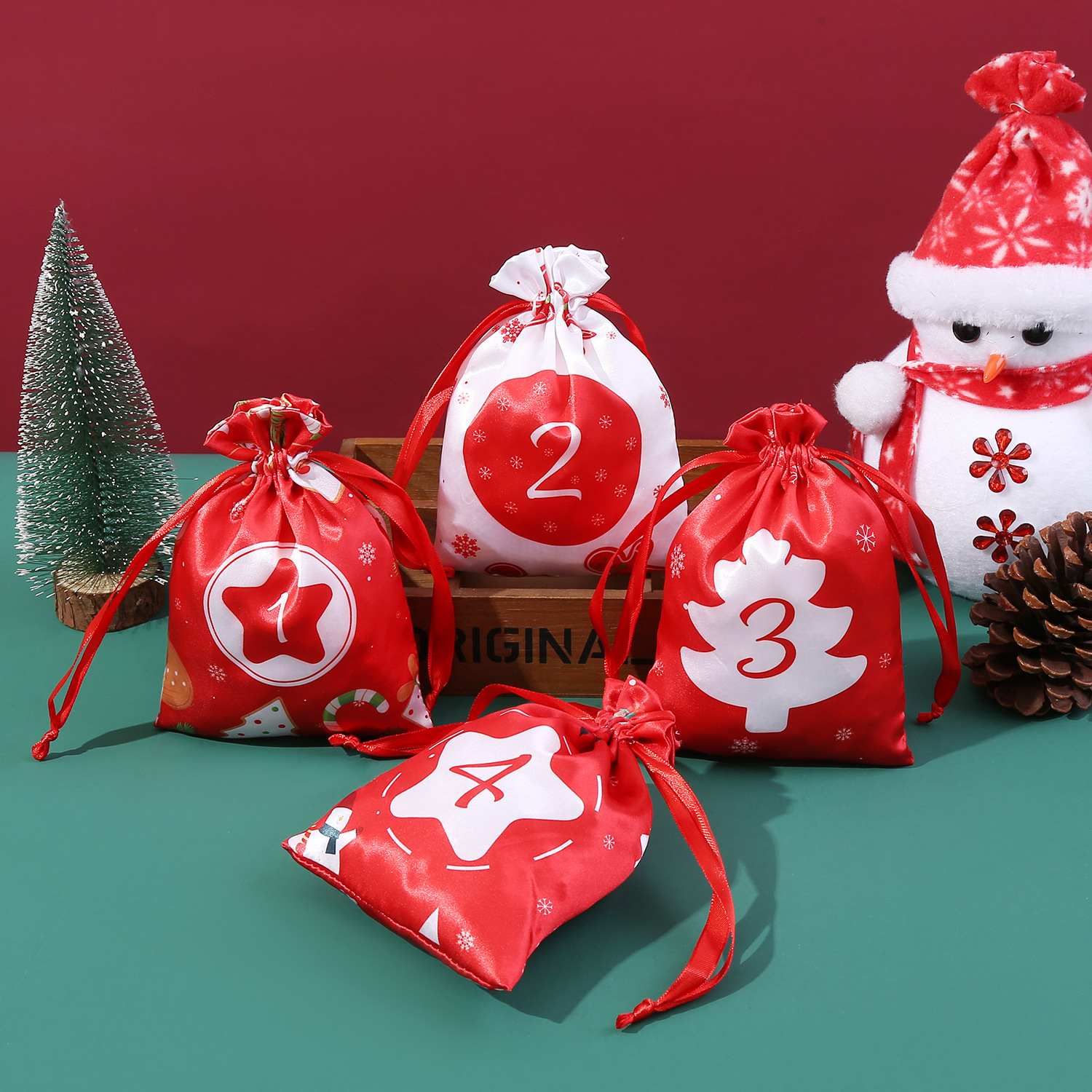 2025圣诞节色丁束口袋新款数字礼品包装袋厂家直供抽绳束口布袋子