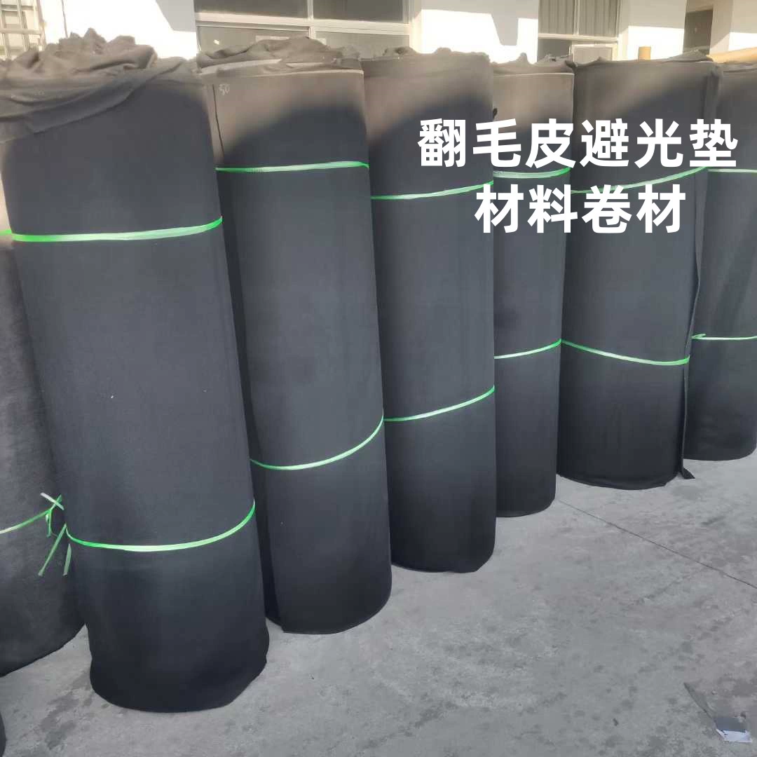 Солнцезащитный коврик для приборной панели автомобиля из замши и овечьей шерсти, изготовленный производителем.