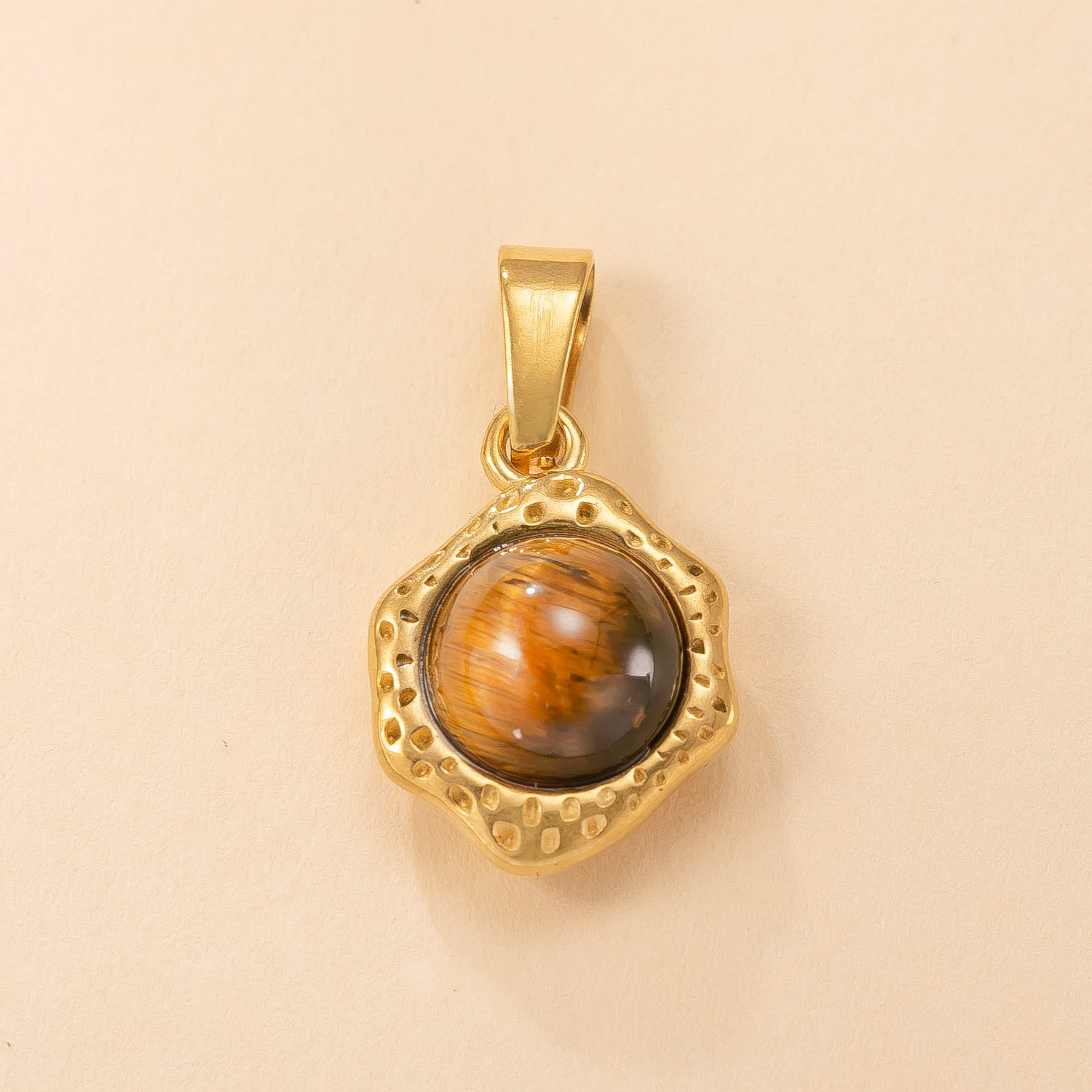 Colgante único Joyas transfronterizas de acero inoxidable Collar de piedra natural con incrustaciones irregulares en relieve Accesorios de bricolaje chapados en oro de lujo ligero de 18k