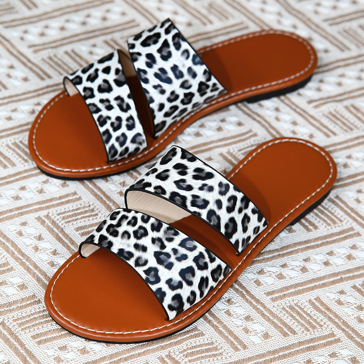 Women's Casual Vacation Solid Color Leopard Round Toe Slides Slippers display picture 5