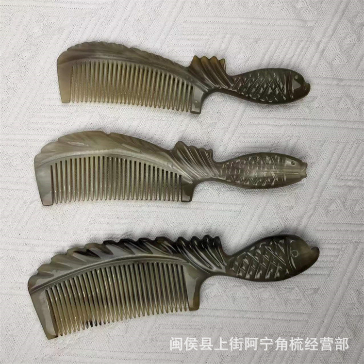 Natural Goat Horn Comb 21cm Handled Massage Comb for Hair Portable Detangling Beauty Comb overview