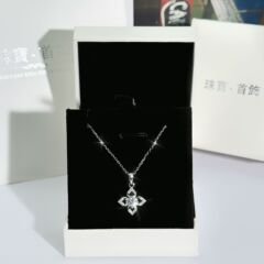原创S925纯银四叶草项链女精致小众秋冬新款莫桑钻一克拉跨境银饰