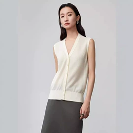女式针织衫;女式T恤;女式衬衫
