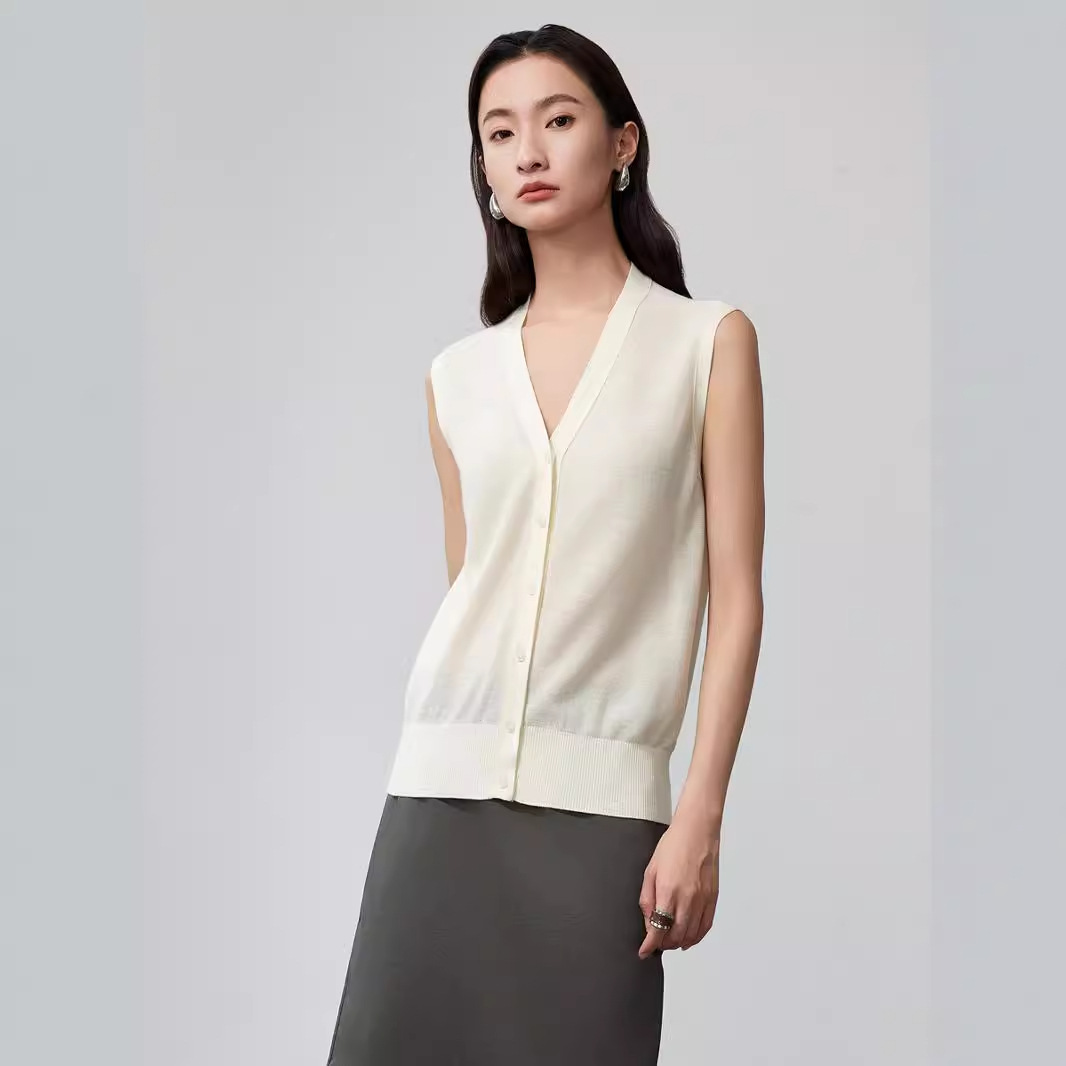 Women's wool knitted vest, V-neck, sleeveless, versatile, suitable for commuting, loose fit, and can be custom-made.