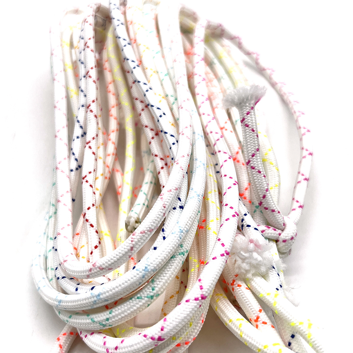 Inventario de 4mm fondo blanco cruzado punto de salto de color cuerdas redondas de núcleo accesorios de ropa de poliéster cuerdas tejidas a mano