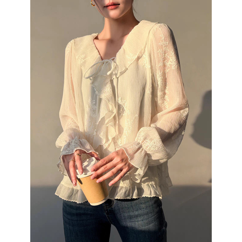 Bell-sleeve long-sleeve V-neck ruffle blouse for women, early autumn, loose fit, slimming, elegant, youthful, embroidered, high-end top Bell-sleeve long-sleeve V-neck ruffle blouse for women, early autumn, loose fit, slimming, elegant, youthful, embroidered, high-end top