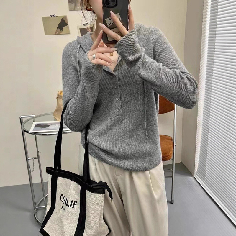 High-End and Super Nice-Looking Gray Hooded Knitwear for Women in Autumn and Winter, Loose and Lazy Style Inner Layering Shirt, Right Shoulder Top