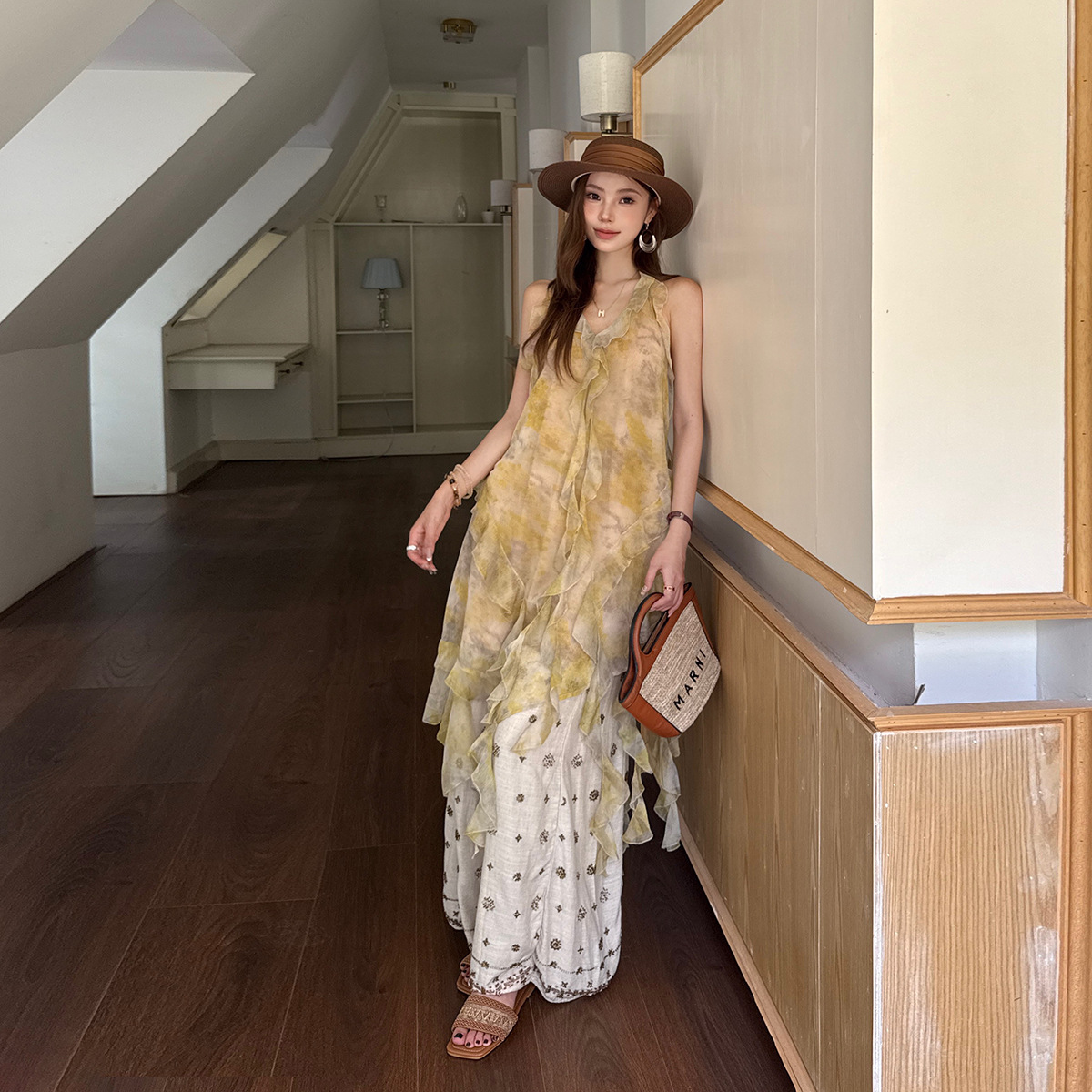 圣特罗佩的古铜花2025夏季新品重工钉珠亚麻阔腿裤女薄款休闲长裤