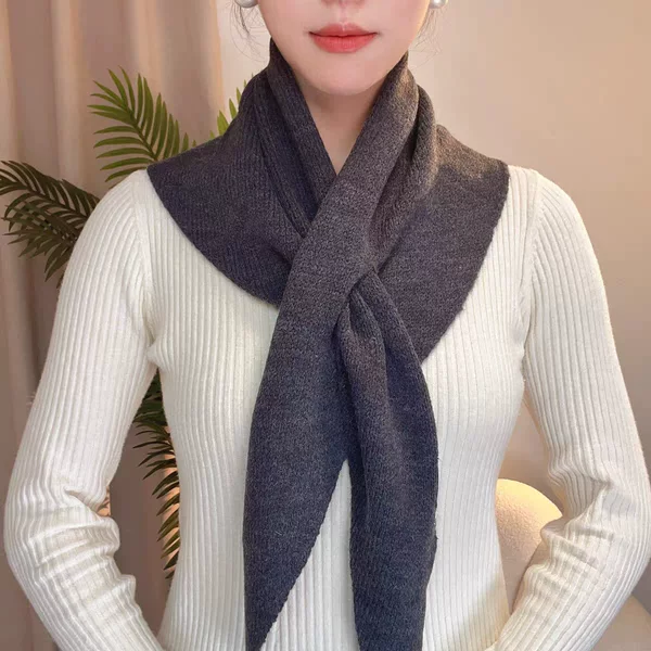 2025 Autumn and Winter Female Internet Celebrity New Triangle Scarf Simple and Versatile Pure Color Knitted Wool Scarf Warm, Convenient and Fashionable