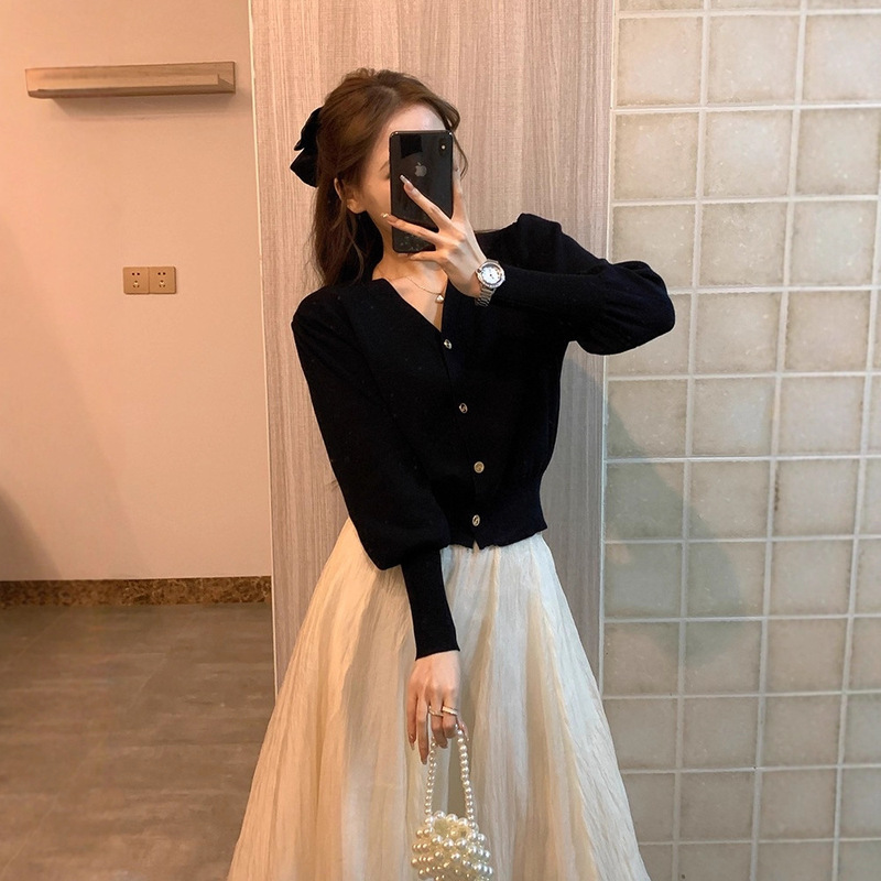 Black V Neck Knitted Cardigan for Women in Spring & Fall, Waist-Cinching Outer Sweater, Short Slim-Fitting Jacket, Stylish Puff-Sleeved Top