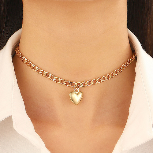 Fashionable and Simple Heart Necklace with Trendy Cute Peach Heart Pendant and Clasp Chain