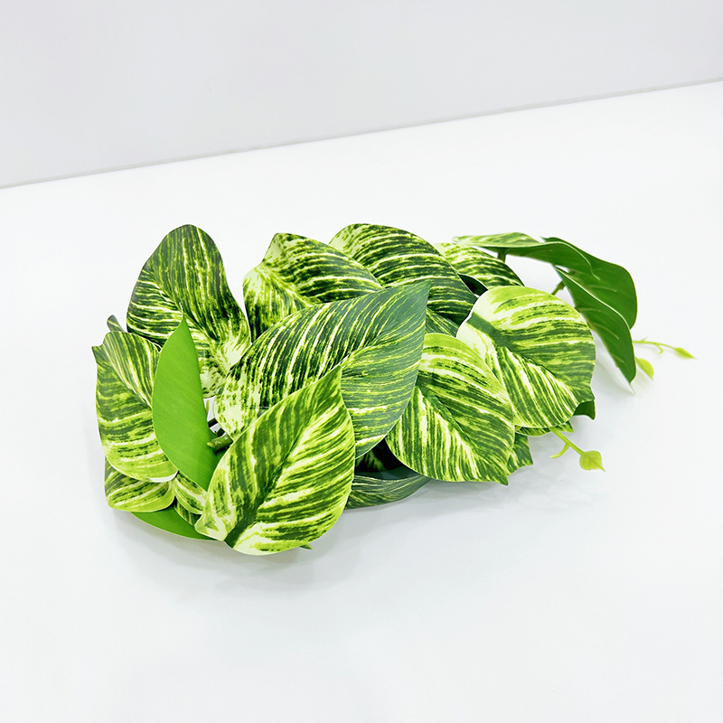Planta verde artificial pequeña bonsai hoja de tortuga flor artificial hoja de rábano verde artificial mesa de comedor hoja de uva decoración de hotel Hoja de batata