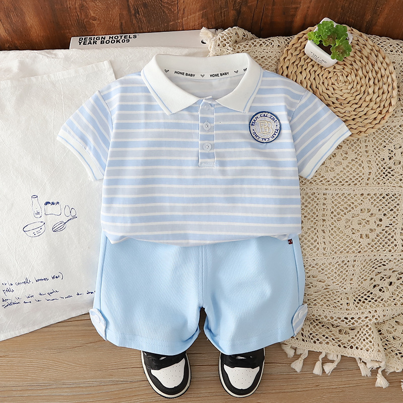 파란색 줄무늬 라운드 칼라 반팔 슈트