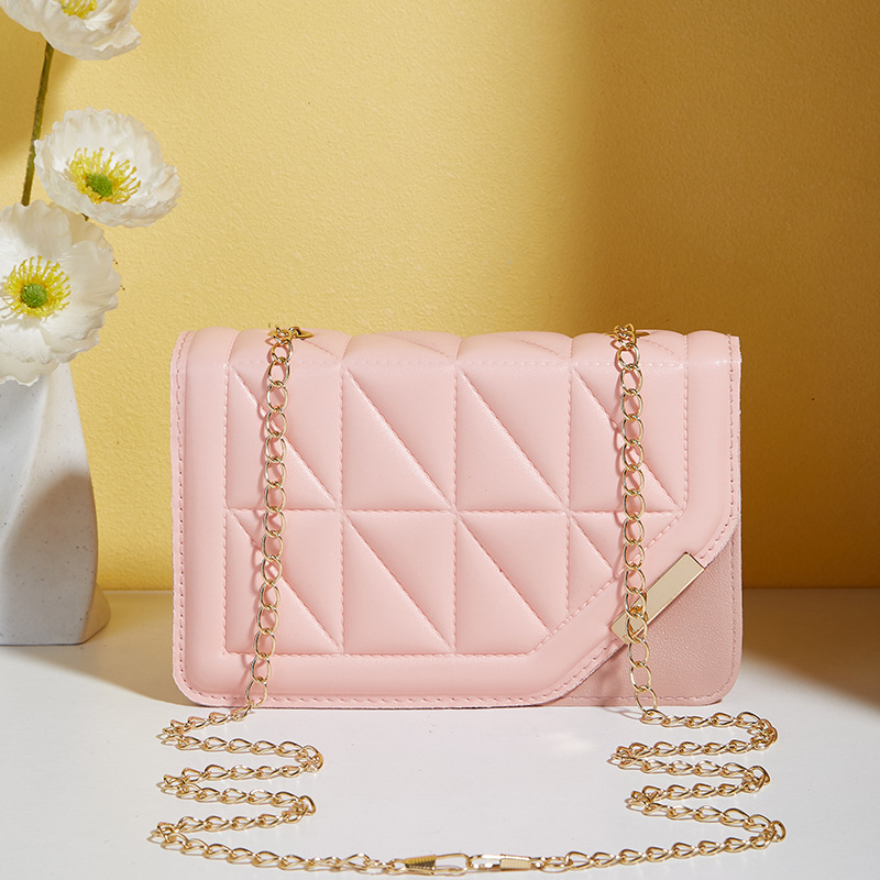 Bolsa cuadrada bordada de triángulo de diamante 2025 nueva moda versátil color sólido sequilla decoración de cadena de hebilla magnética mochila image 9