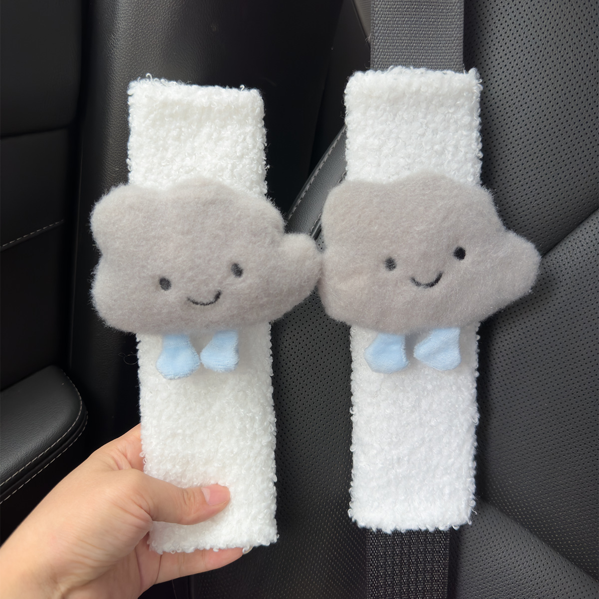 Car Interior Seatbelt Shoulder Protector, Lambswool Shoulder Pad with Cloud Decoration