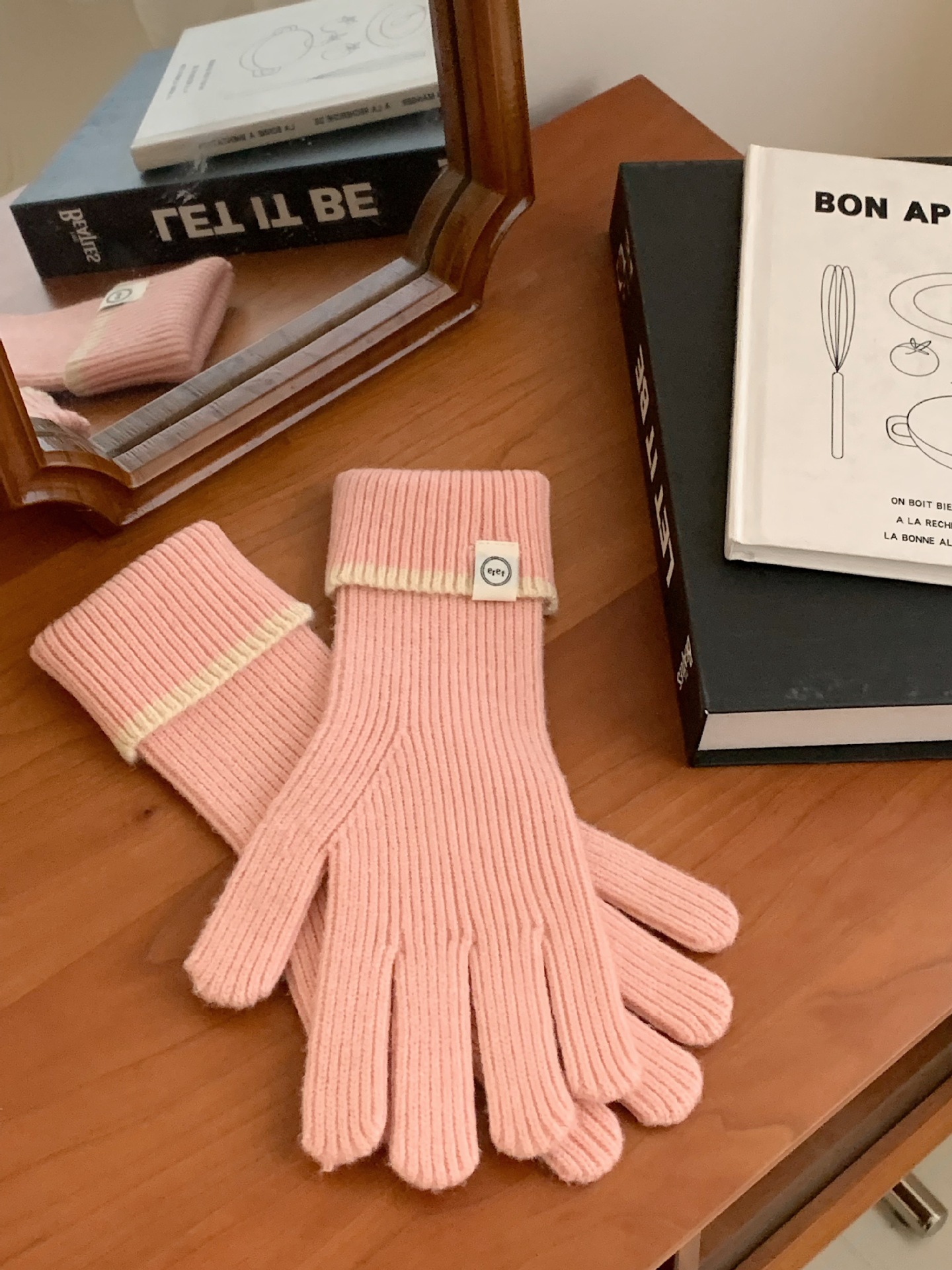 Nuevo guante coreano de moda etiquetado de lana panda guante de punto de motocicleta de otoño y invierno guante de muñeca caliente