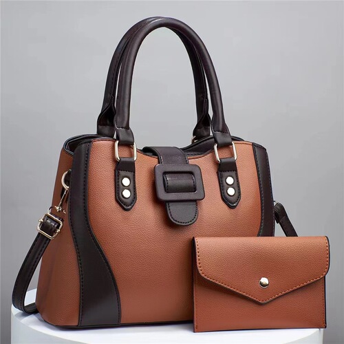 Contrast-color spliced tote bag with a delicate lychee-pattern design, featuring a minimalist aesthetic and high-quality craftsmanship—perfect for carrying in a spacious bucket-style silhouette, suitable as both a shoulder and crossbody bag.