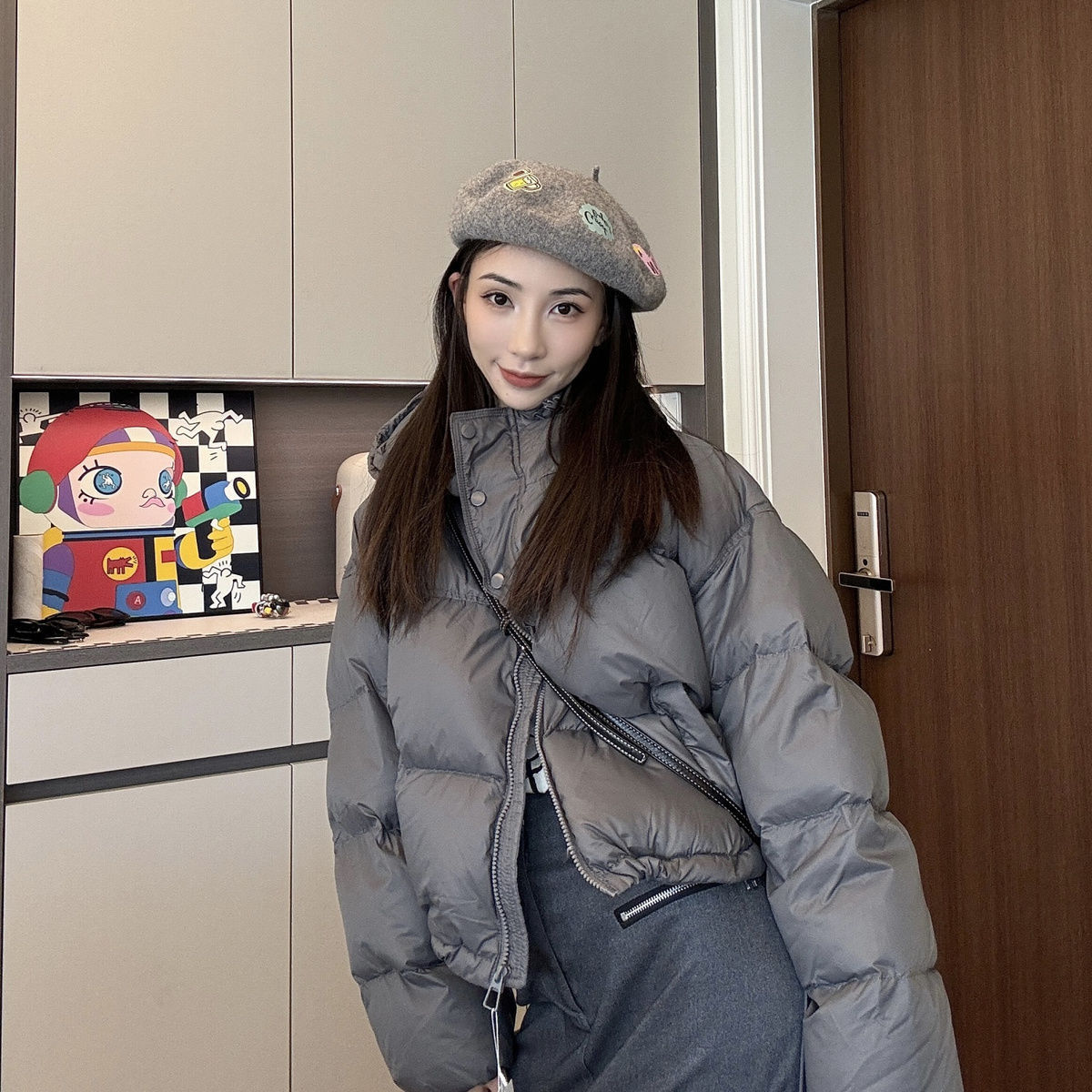 짙은 회색