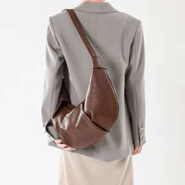 韩系复古软皮褶皱饺子包慵懒风休闲百搭通勤单肩斜挎包可颂牛角包