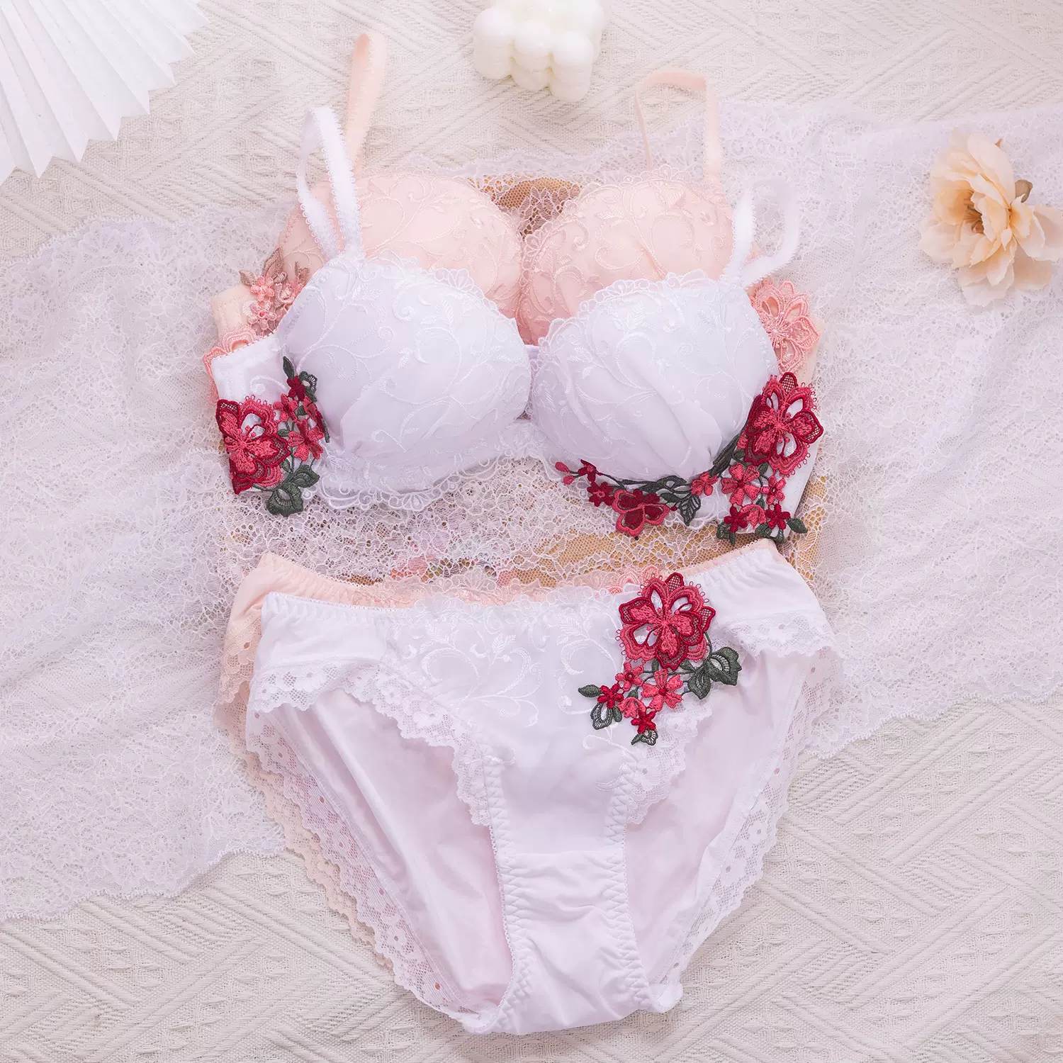 外贸日系甜美少女性感低鸡心圆盘胸内衣套装聚拢侧收女士文胸65底