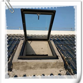 其他窗;固定窗;其他门窗配件