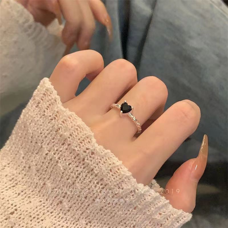 Black Zircon Heart Twist Ring for Women 2025 New Trendy Niche Design Accessible Luxury Fashion Stylish Cold Style