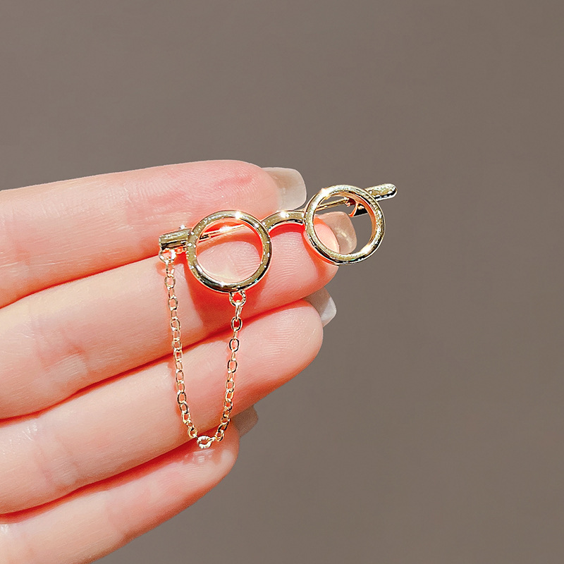Cartoon cute glasses brooch, high-end, simple and versatile, personalized collar pin, suit anti-exposure pin accessories