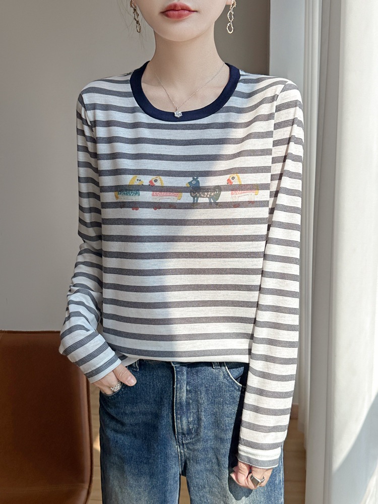 跨境2025年早秋新款精纺圆领针织衫长袖女拼色条纹印花小马打底衫