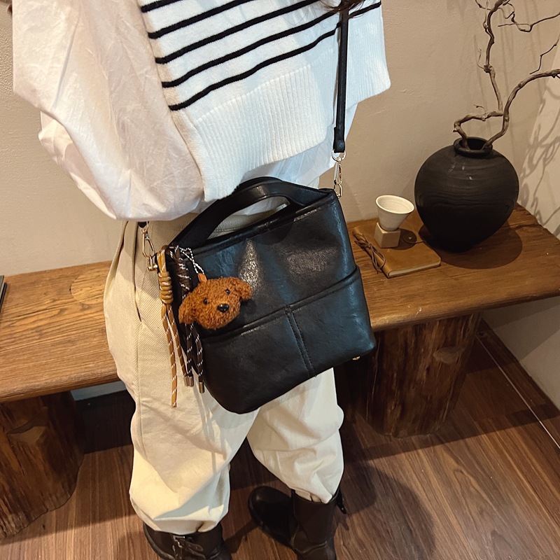 Bolso de moda simple de mujer 2024 nuevo ocio versátil bolso de cubo transfronterizo de color sólido bolso de hombro