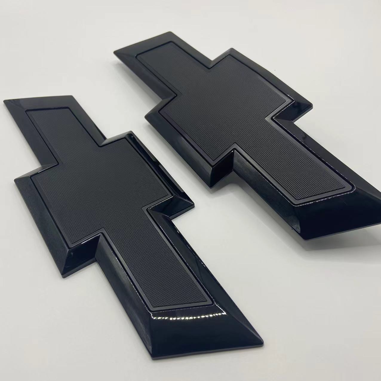Suitable for Chevrolet pickup truck SILVERADO front and rear car logo Solod modified middle net logo rear trunk labeling