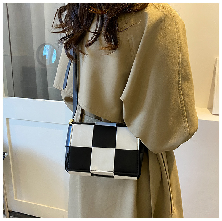 Women's Small Pu Leather Plaid Fashion Square Magnetic Buckle Crossbody Bag display picture 14