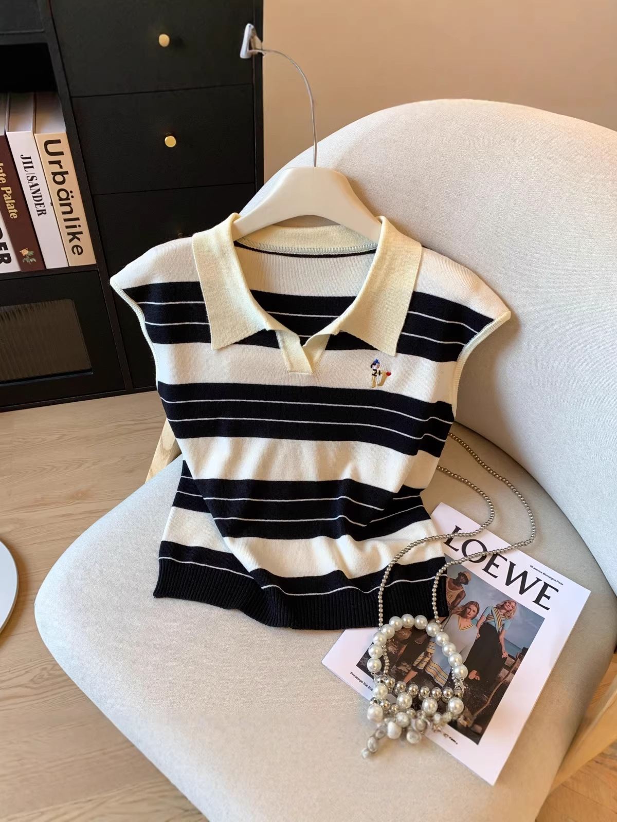 Áo thun nữ cổ polo sọc kẻ tay lỡ phong cách thể thao — Vàng cổ áo