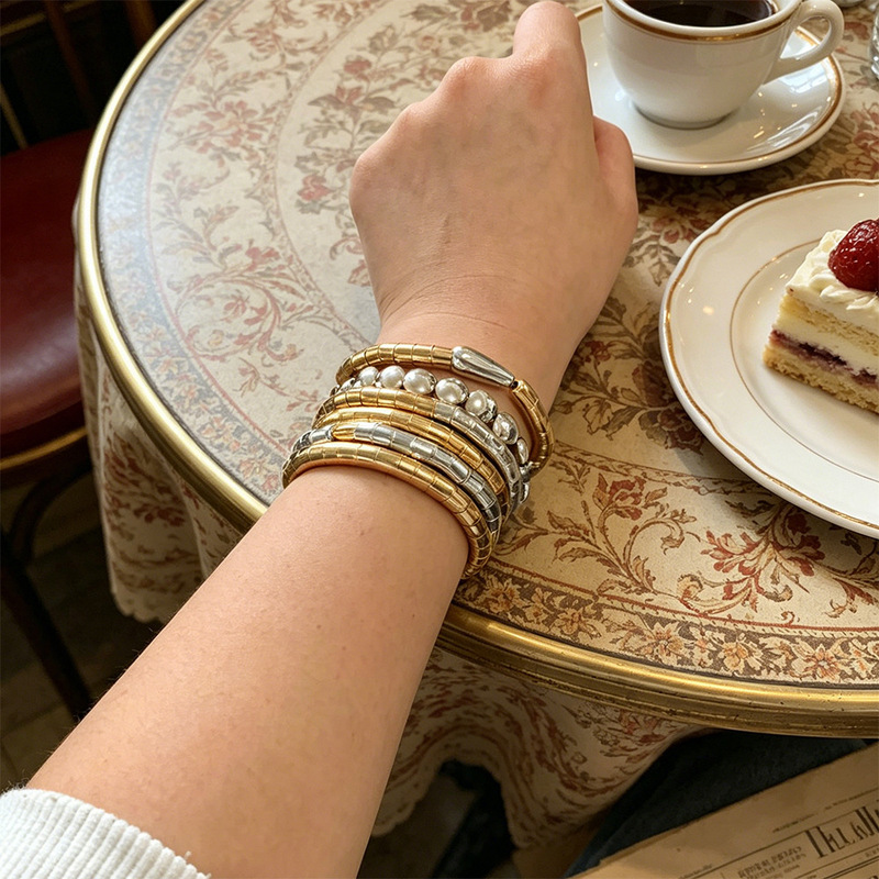 European and American style gold and silver contrasting color multi-layered twisted bracelet, unique design snake bone chain elastic bracelet, light luxury and versatile