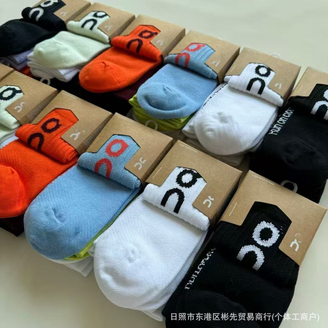 On Socks 3-Pack, Couple's All-Season Socks, Men's and Women's Trendy Socks, Fashionable Mid-Length Socks, Sports Socks